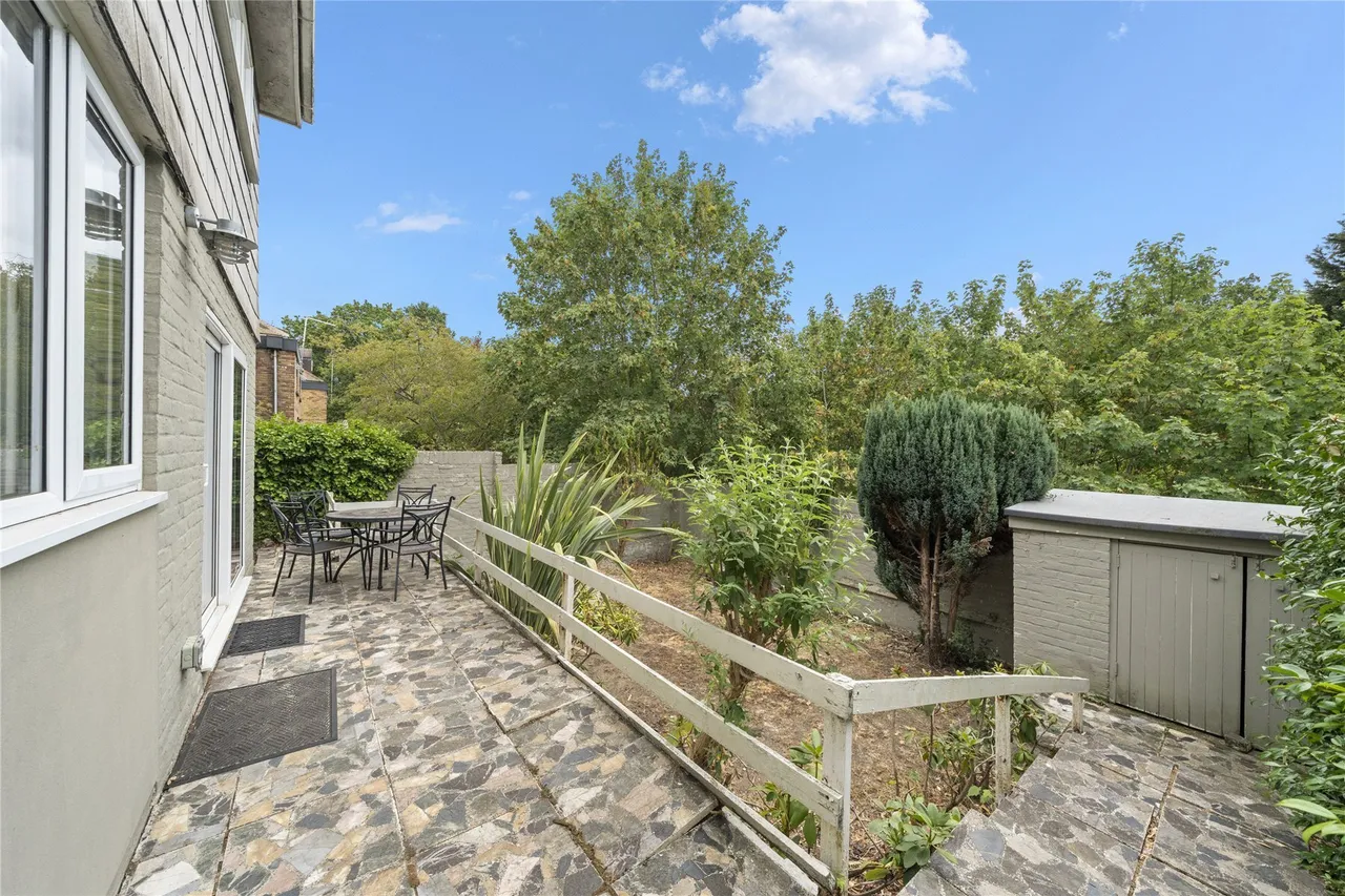 Pine Grove, Weybridge, KT13, photo 13