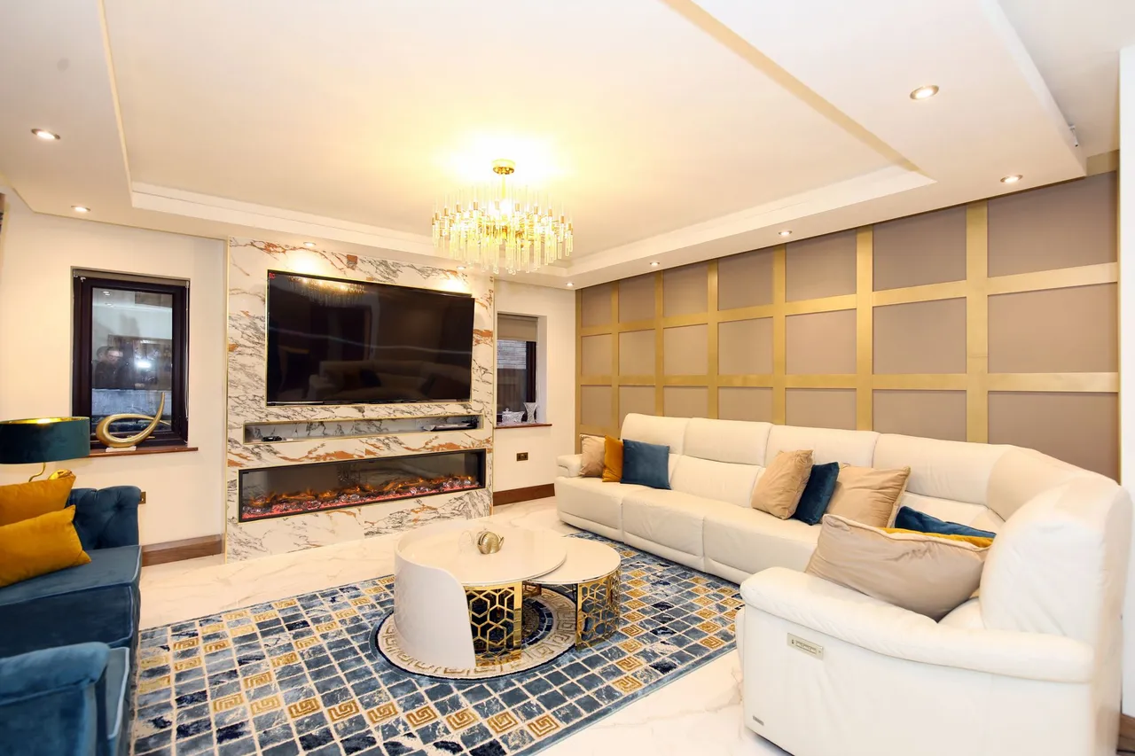 Daylesford Crescent, Cheadle, photo 2