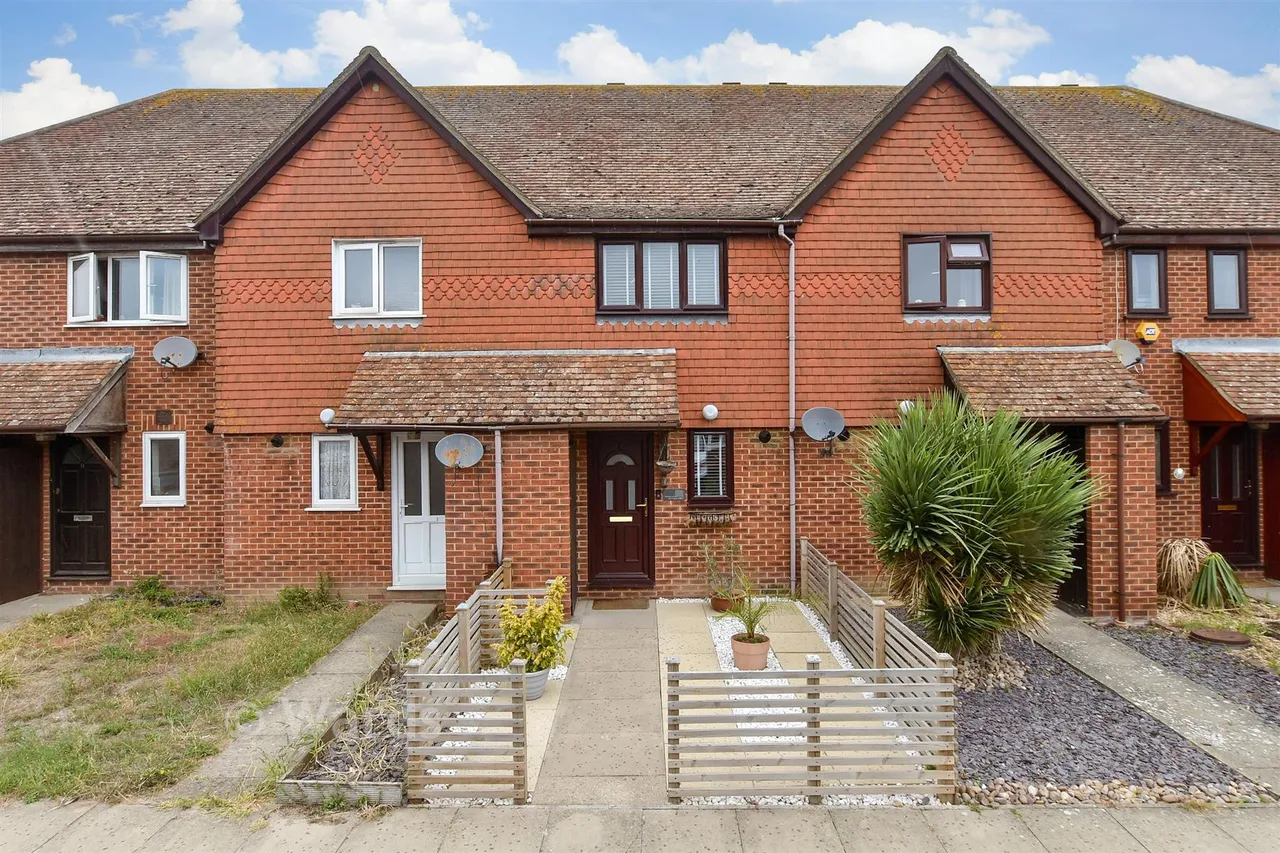 2 bed house for sale, Hancocks Field, Deal, CT14