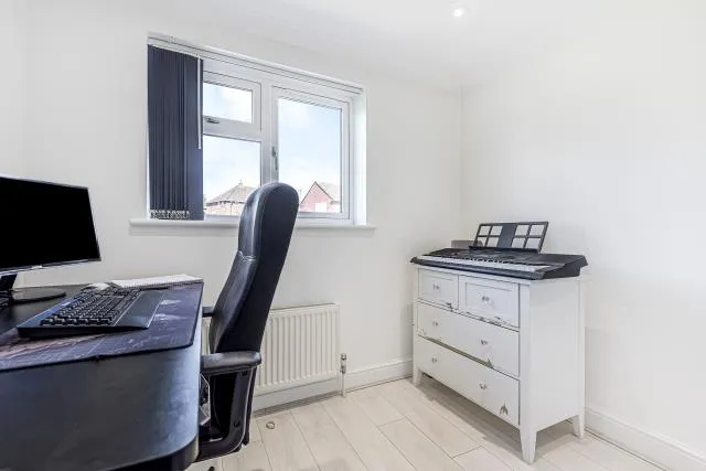 Owen Road, Shaw, RG14, photo 10