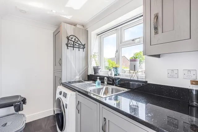 Owen Road, Shaw, RG14, photo 4