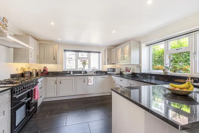 Owen Road, Shaw, RG14, photo 3