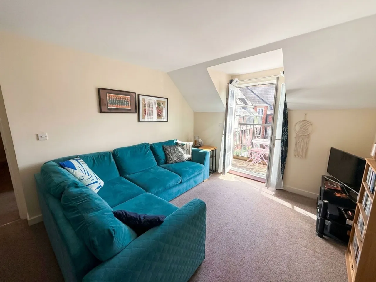 Wellesbourne Crescent, High Wycombe, HP13, photo 2