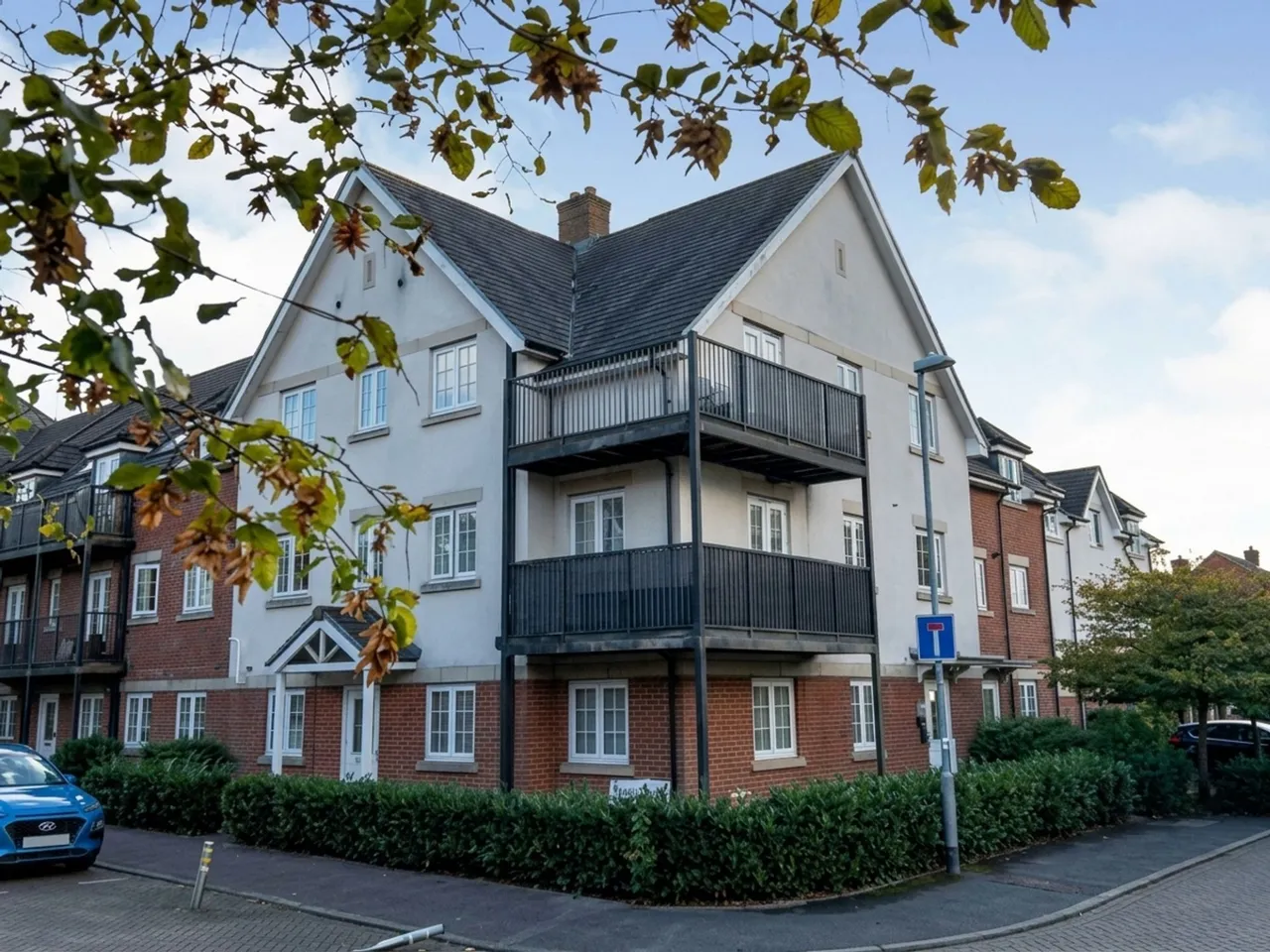 2 bed flat for sale, Wellesbourne Crescent, High Wycombe, HP13