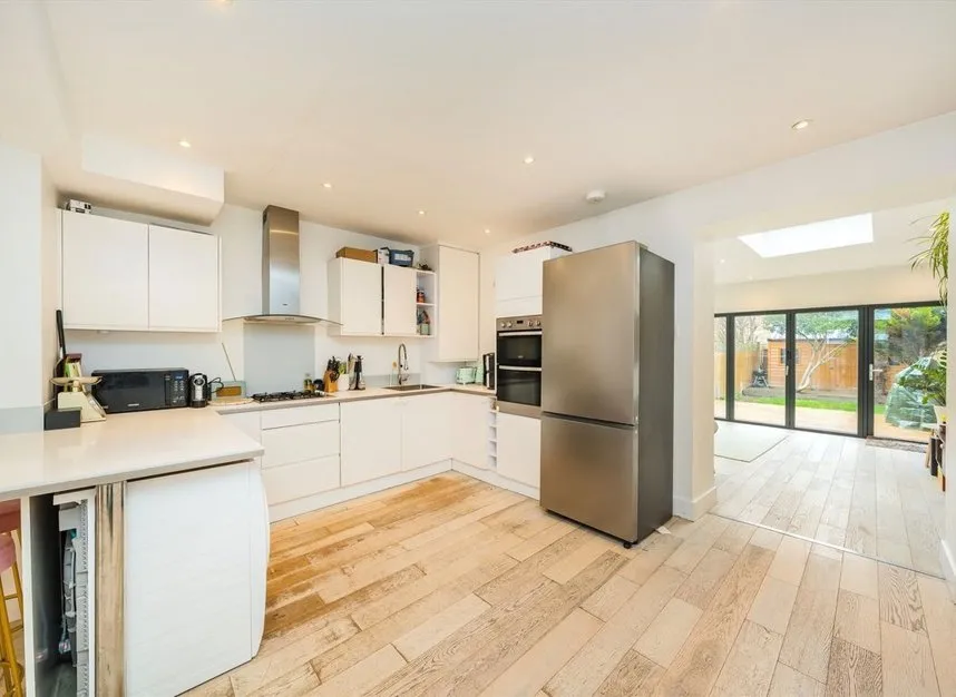 Bronson Road, West Wimbledon, SW20, photo 2