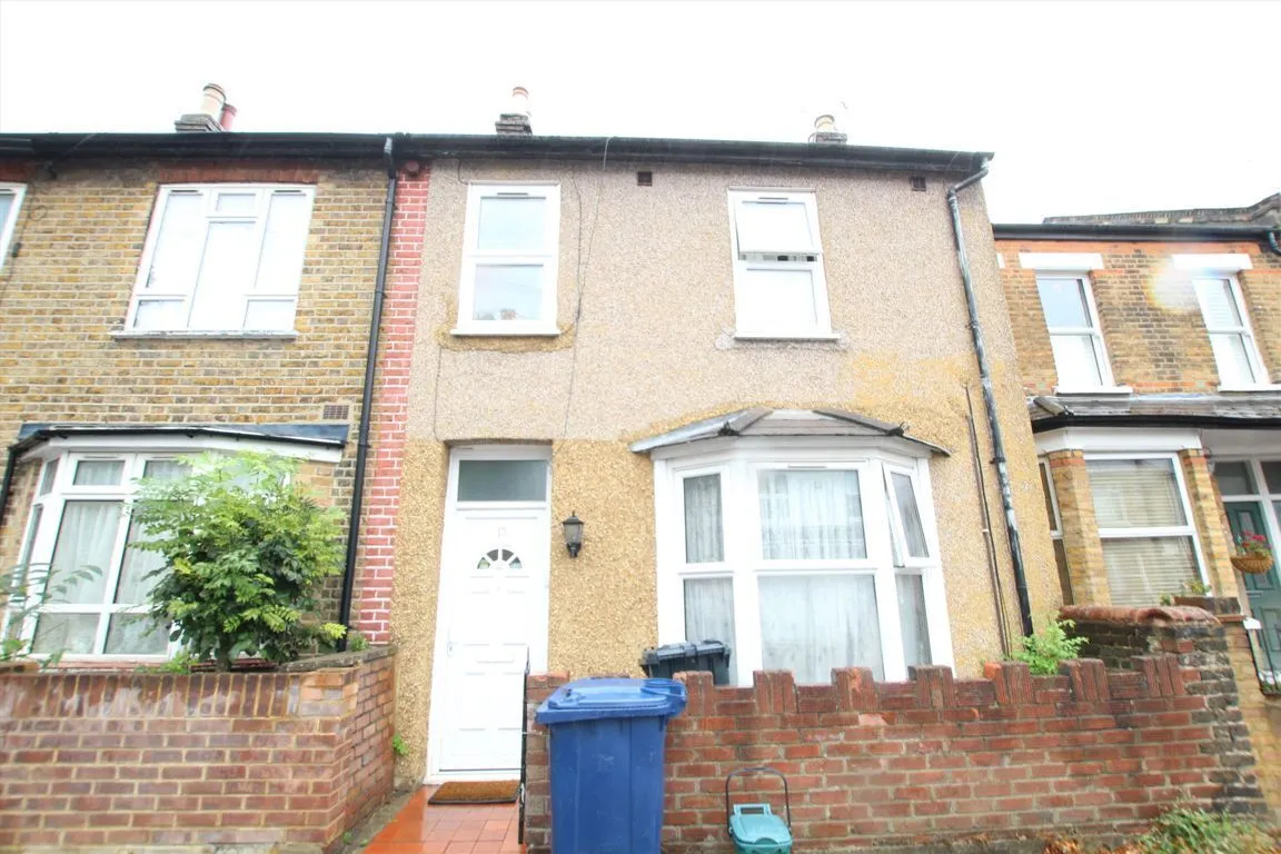 3 bed property to rent, Grosvenor Road, W7