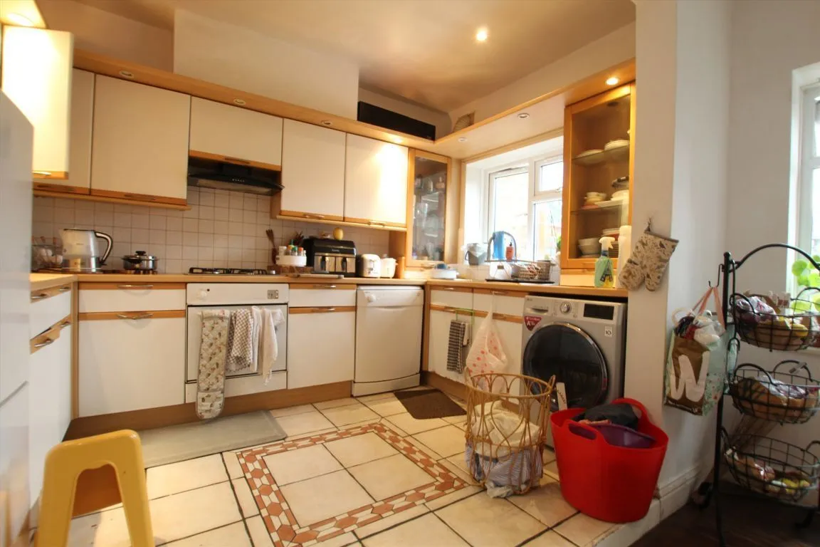 Grosvenor Road, W7, photo 3