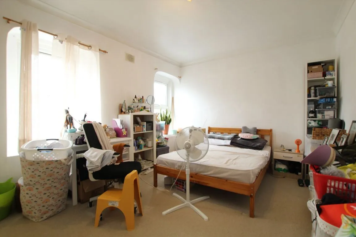 Grosvenor Road, W7, photo 4