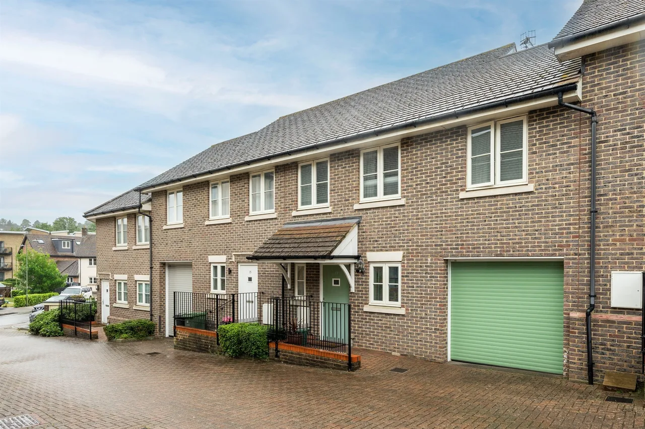 3 bed house for sale — Sheldon Way, Berkhamsted