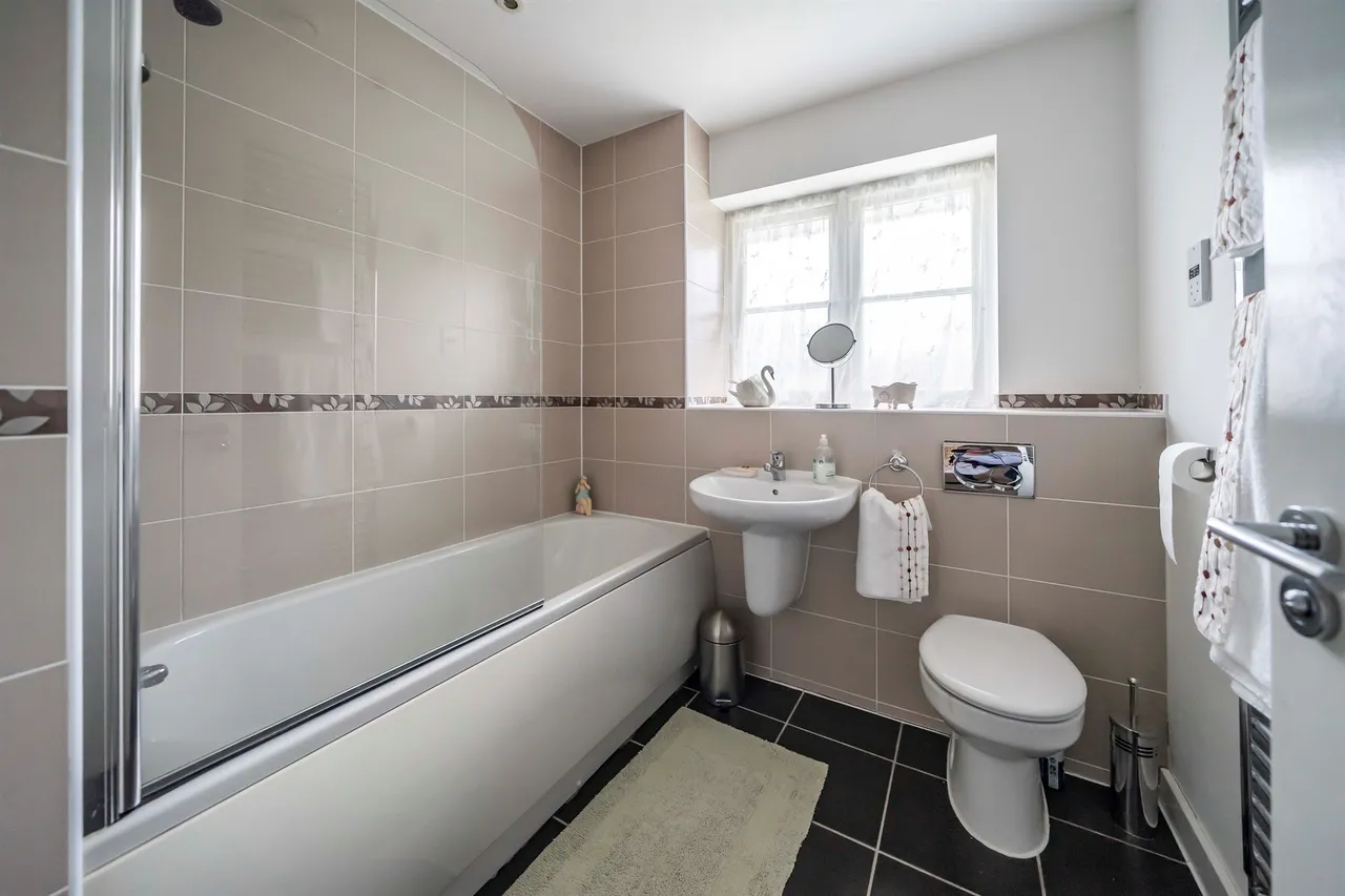 Sheldon Way, Berkhamsted, photo 8