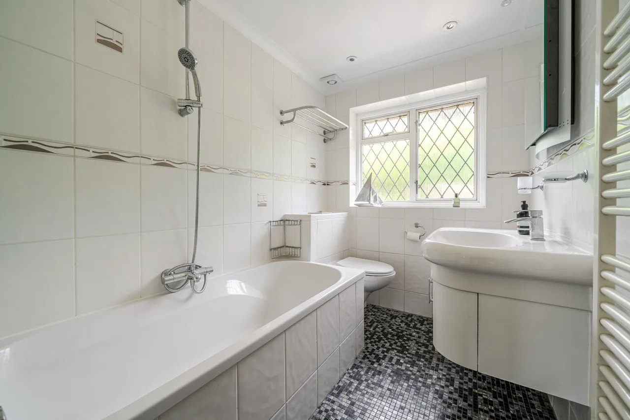 The Crescent, SHEPPERTON, TW17, photo 11