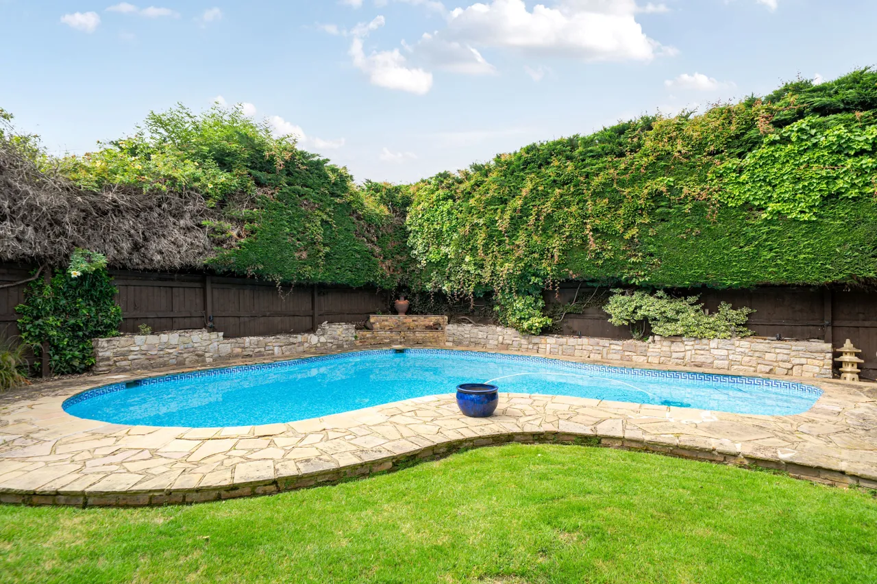 The Crescent, SHEPPERTON, TW17, photo 2