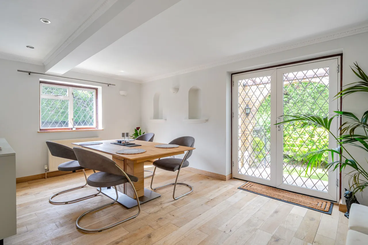 The Crescent, SHEPPERTON, TW17, photo 5