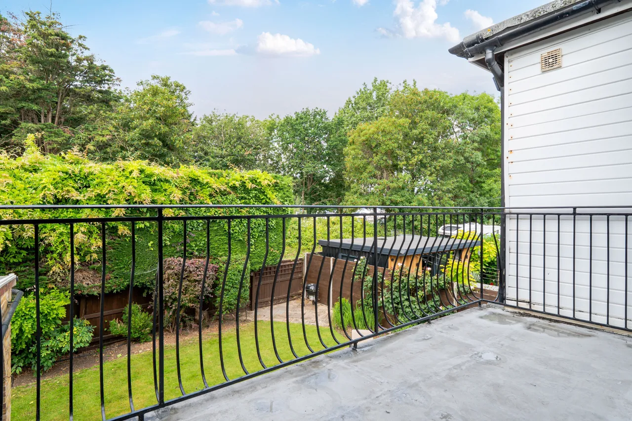 The Crescent, SHEPPERTON, TW17, photo 6