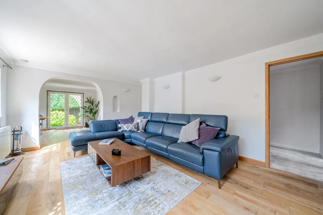 The Crescent, SHEPPERTON, TW17, photo 3