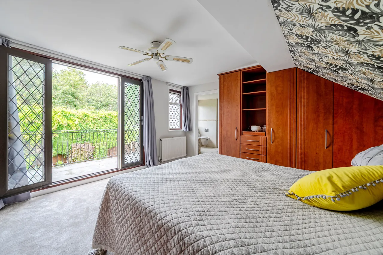 The Crescent, SHEPPERTON, TW17, photo 7
