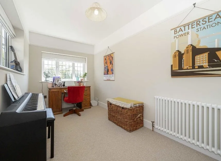 Lower Hampton Road, Sunbury on Thames, TW16, photo 10