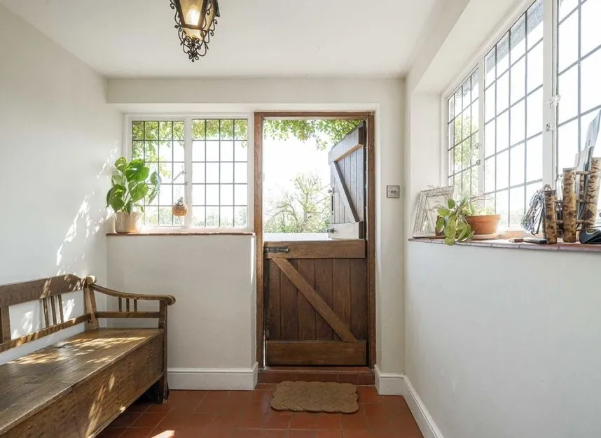 Lower Hampton Road, Sunbury on Thames, TW16, photo 11