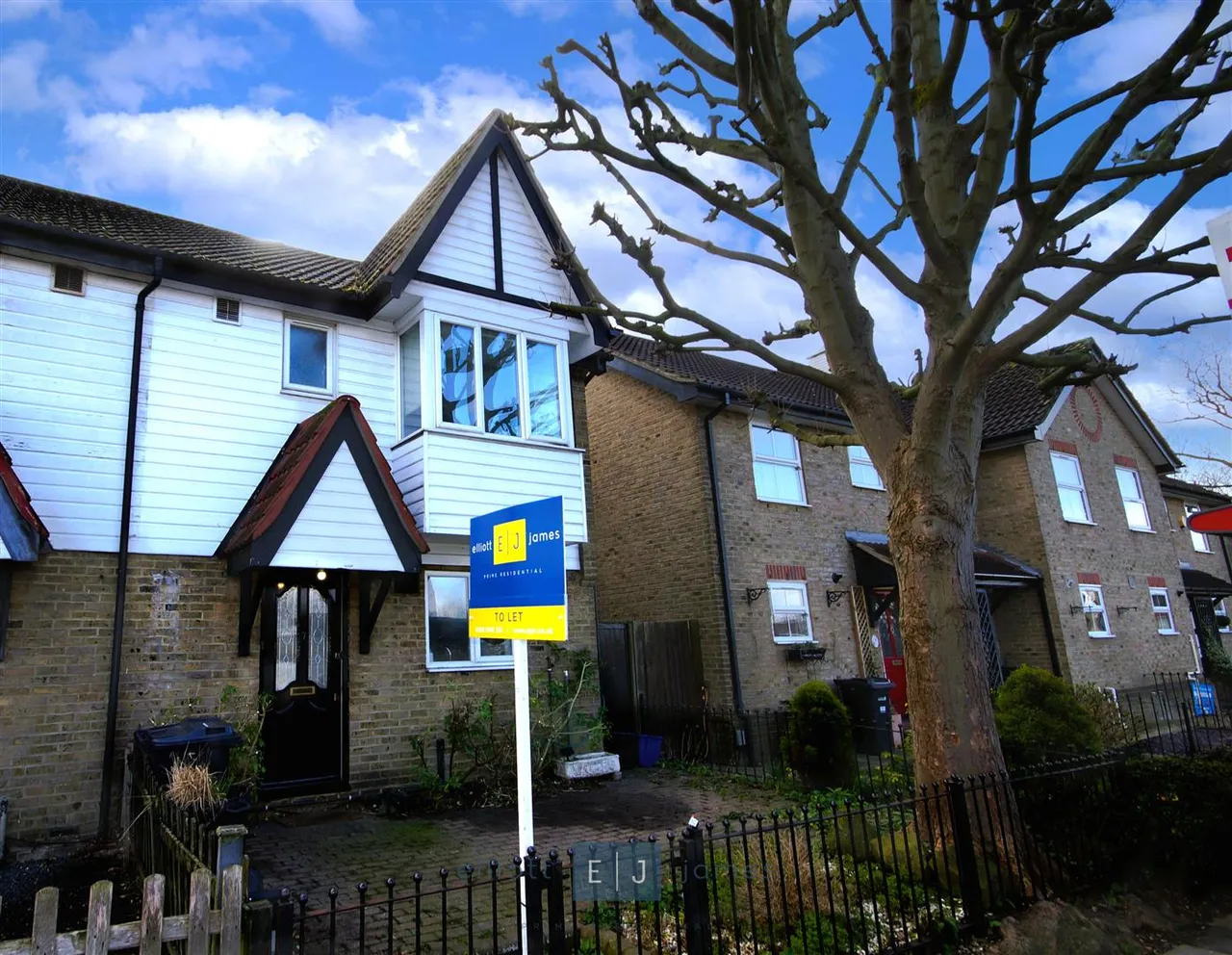 3 bed house to rent — Roding Lane North, Woodford Green
