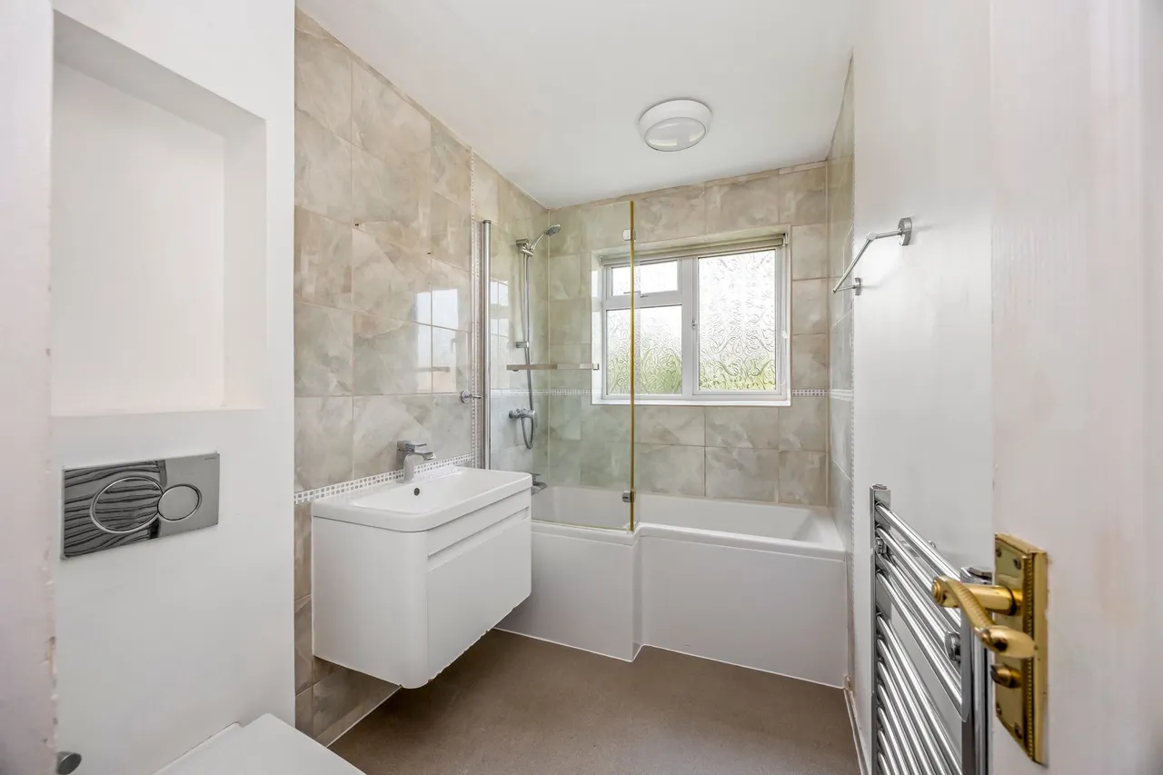 Muster Court, Haywards Heath, RH16, photo 9
