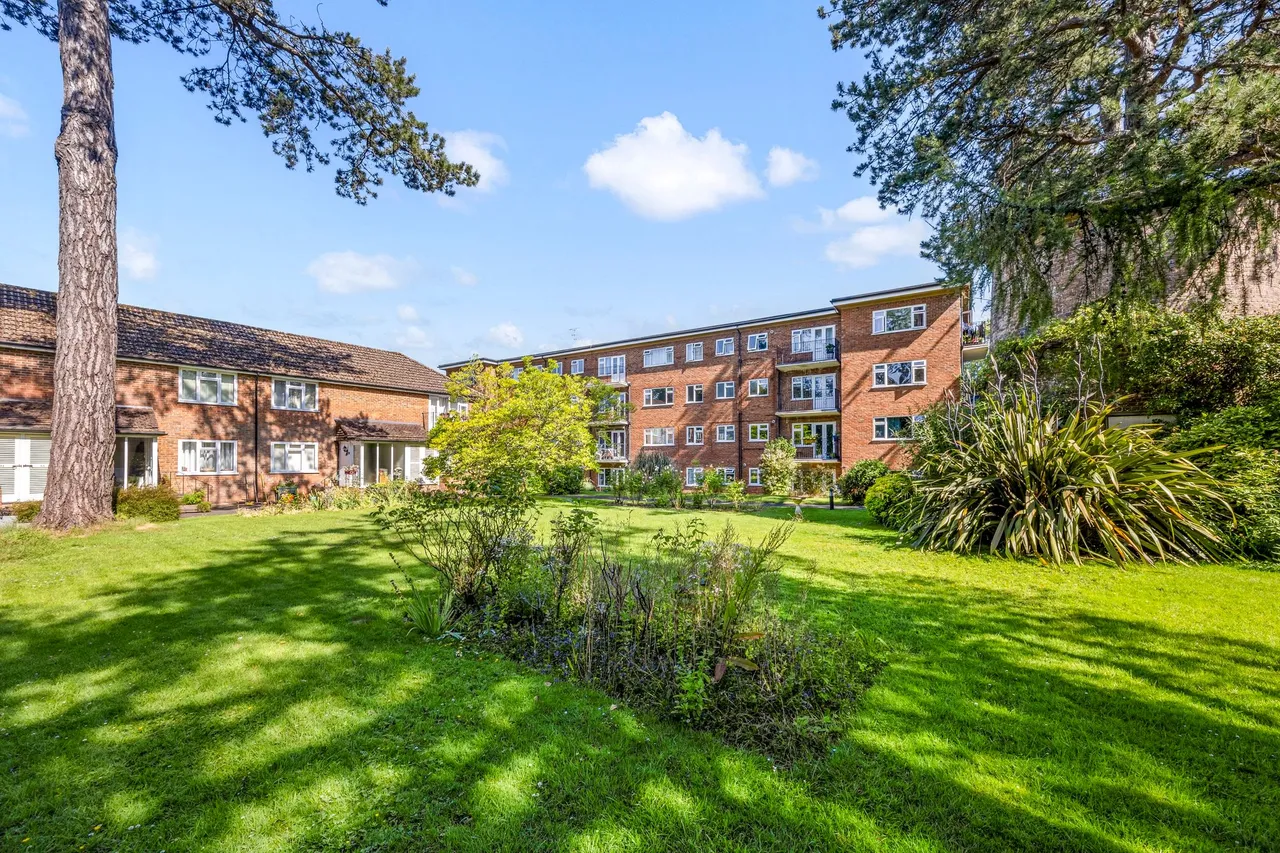 2 bed property for sale, Muster Court, Haywards Heath, RH16