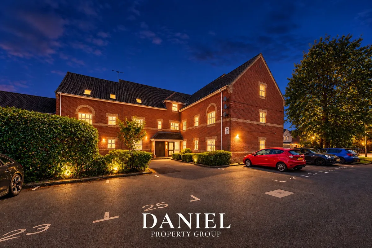 2 bed flat for sale, Northampton Grove, Langdon Hills, SS16