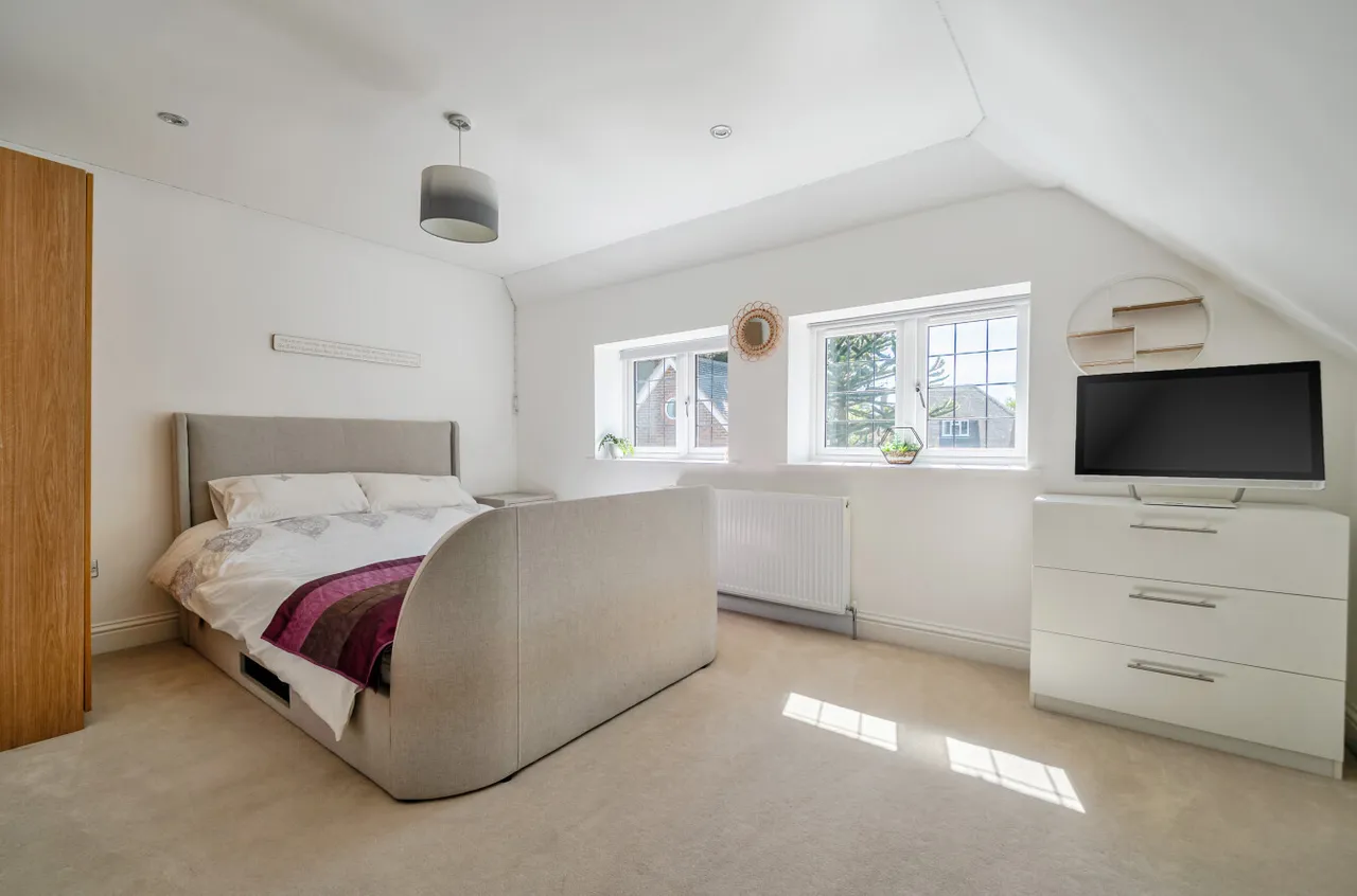Reading Road South, Fleet, GU52, photo 9