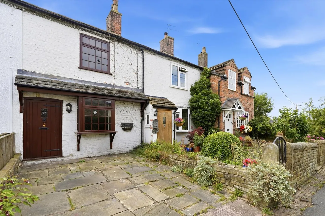 2 bed house for sale — Moss Lane, Bollington