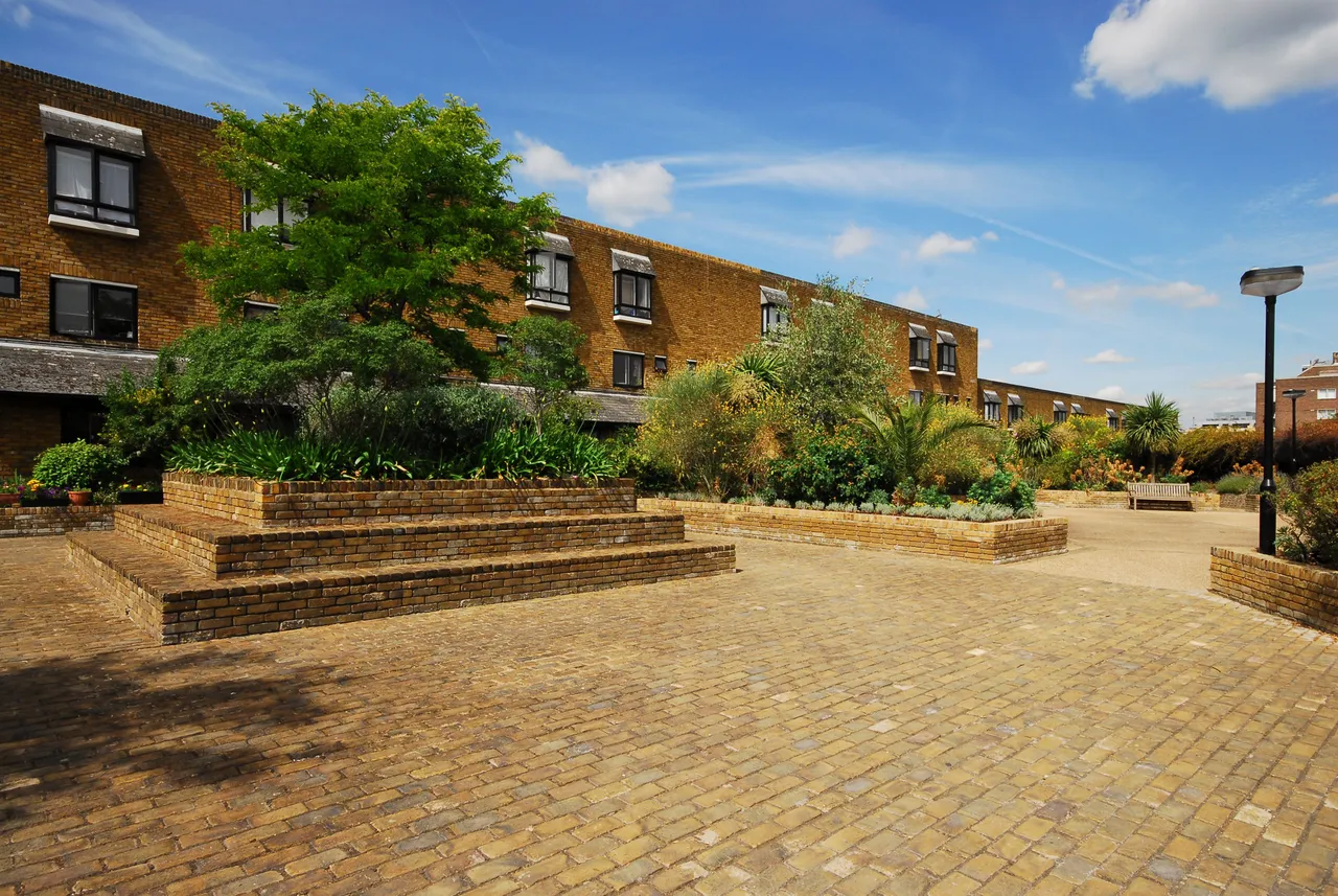 flat to rent — 23 Broadwood Terrace, London