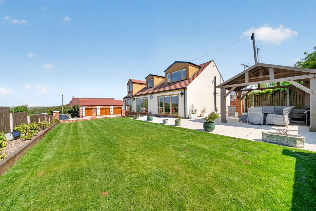 Gildersome Lane, Gildersome, LS27, photo 26
