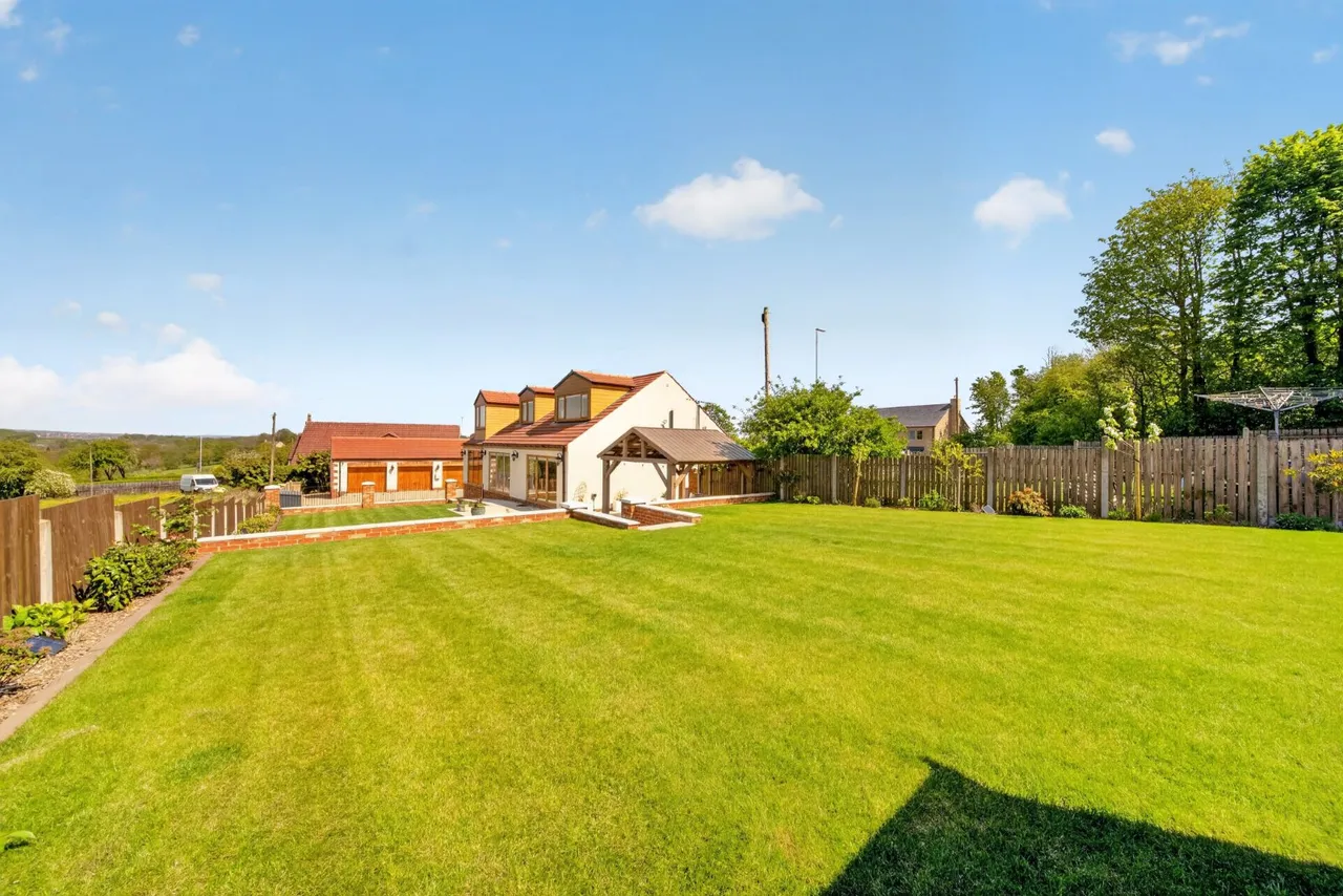 Gildersome Lane, Gildersome, LS27, photo 25