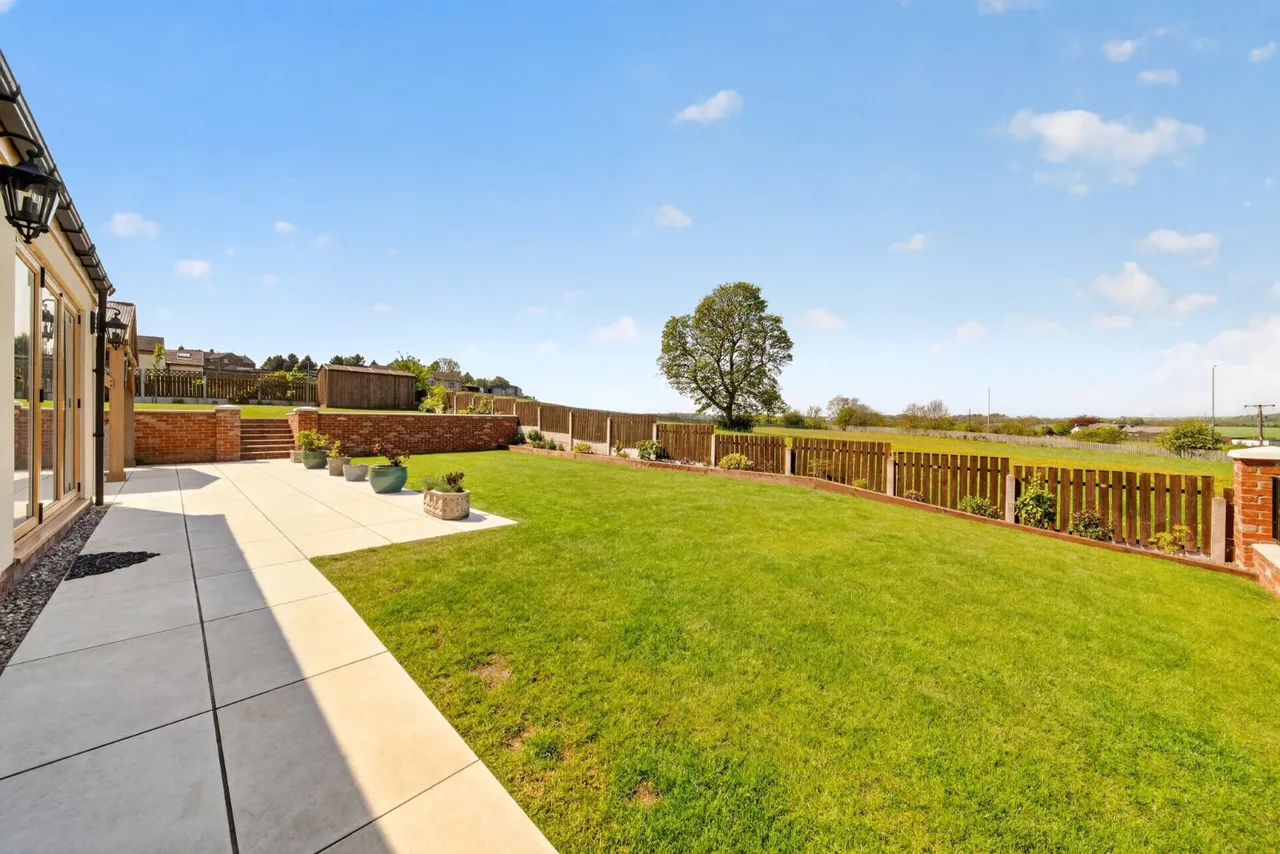 Gildersome Lane, Gildersome, LS27, photo 24