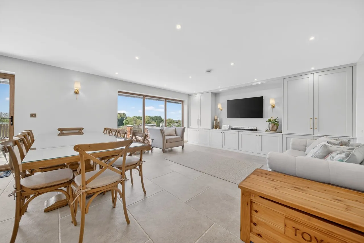 Gildersome Lane, Gildersome, LS27, photo 8