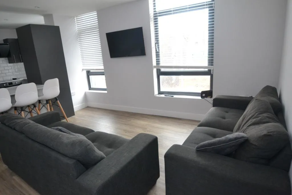 6 bed flat to rent, Standish Road, Fallowfield, M14