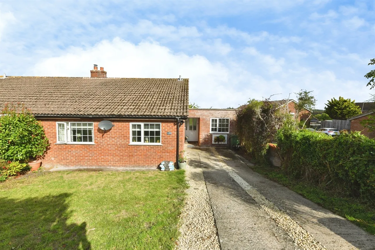 3 bed house for sale — Castle View, Westbury