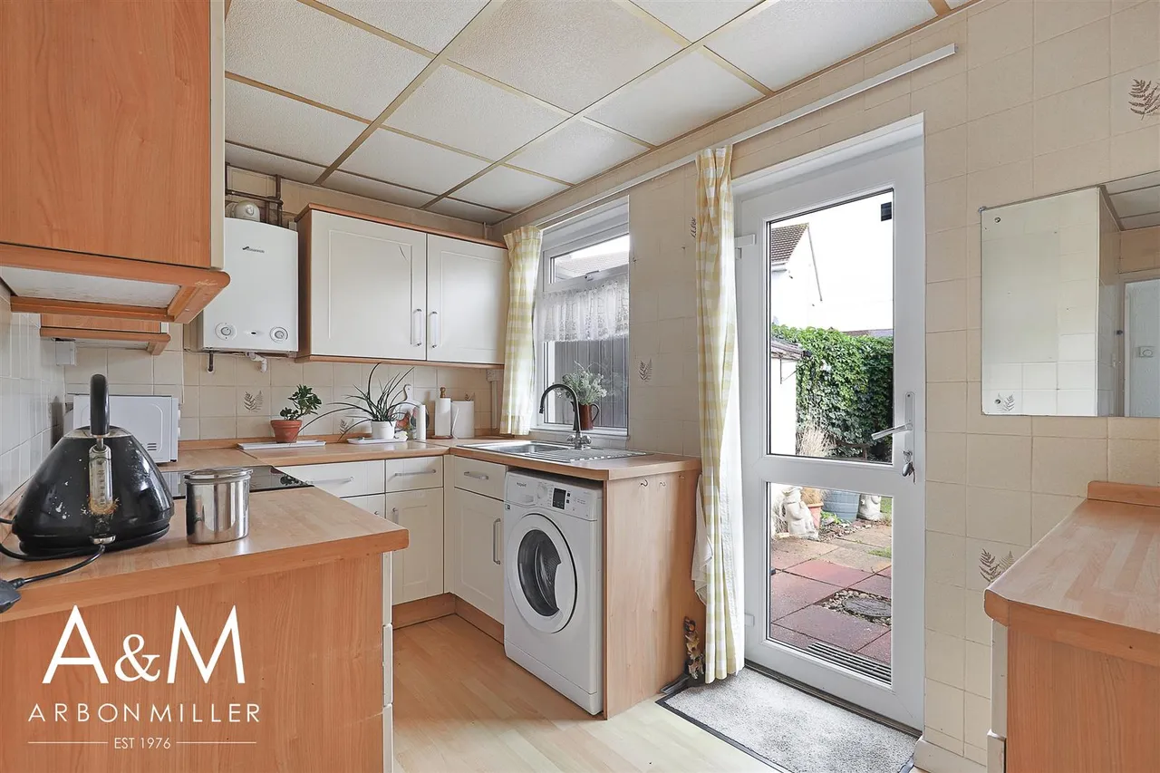 Meriden Close, Barkingside, Essex, Ilford, IG62HX, photo 5