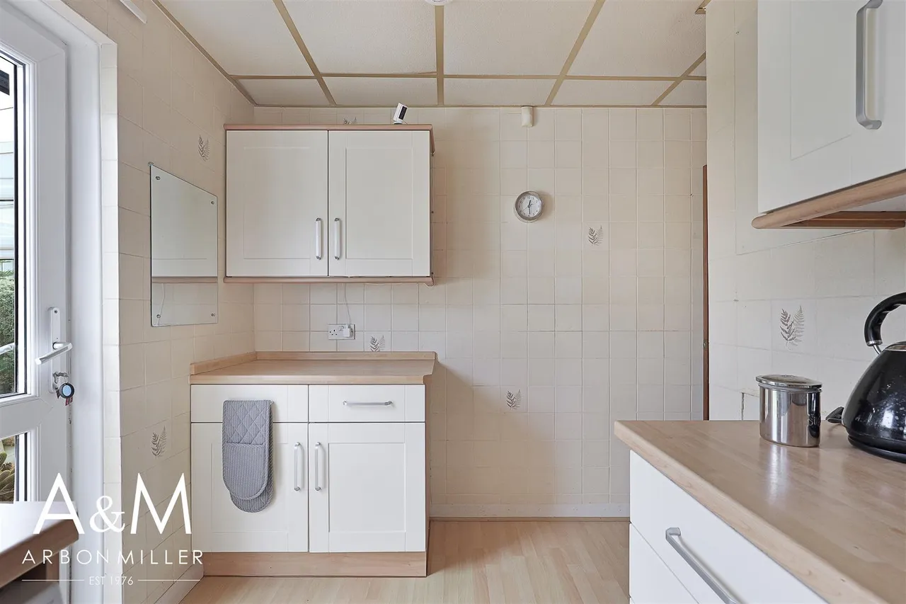 Meriden Close, Barkingside, Essex, Ilford, IG62HX, photo 8