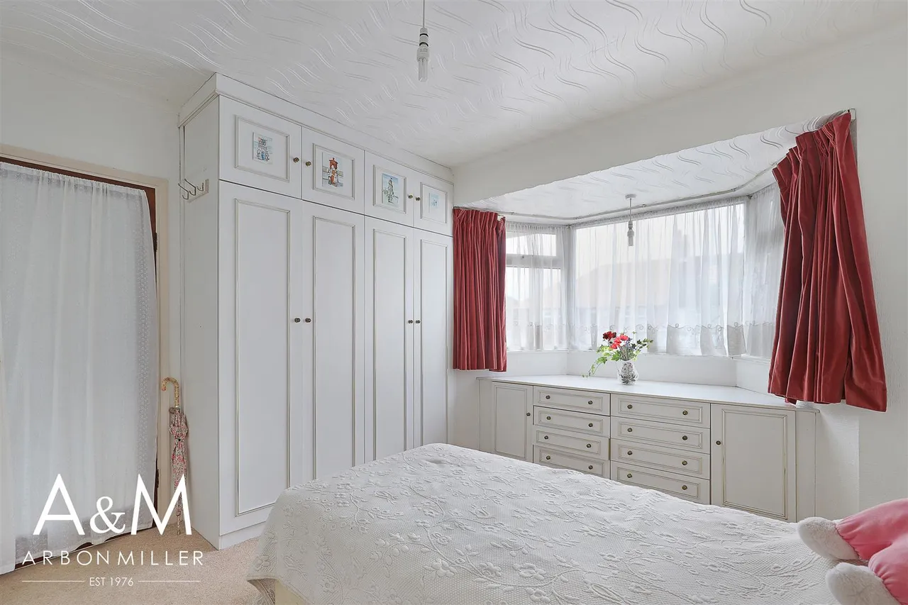 Meriden Close, Barkingside, Essex, Ilford, IG62HX, photo 12