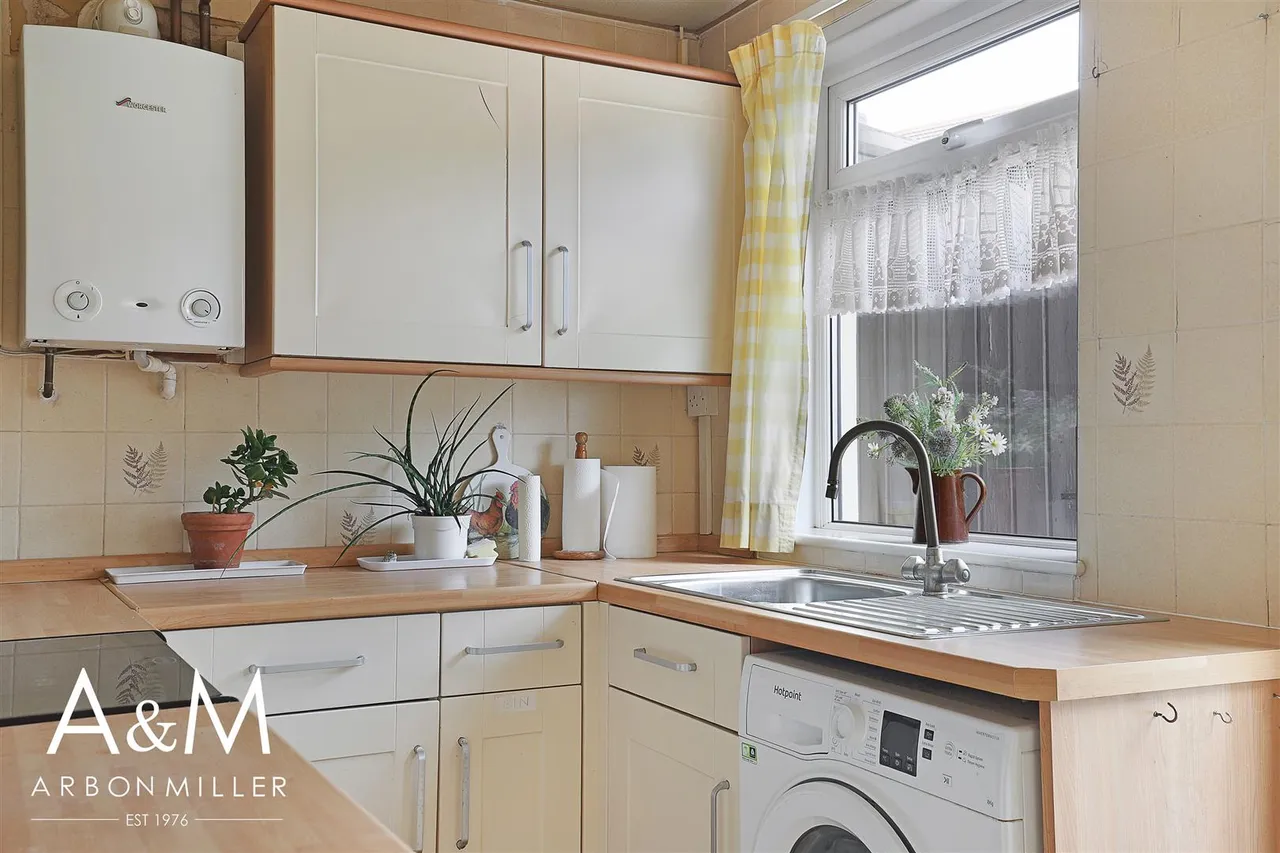 Meriden Close, Barkingside, Essex, Ilford, IG62HX, photo 6