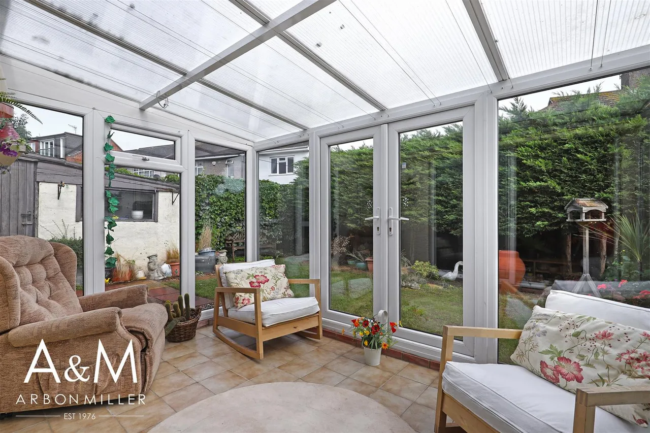 Meriden Close, Barkingside, Essex, Ilford, IG62HX, photo 3