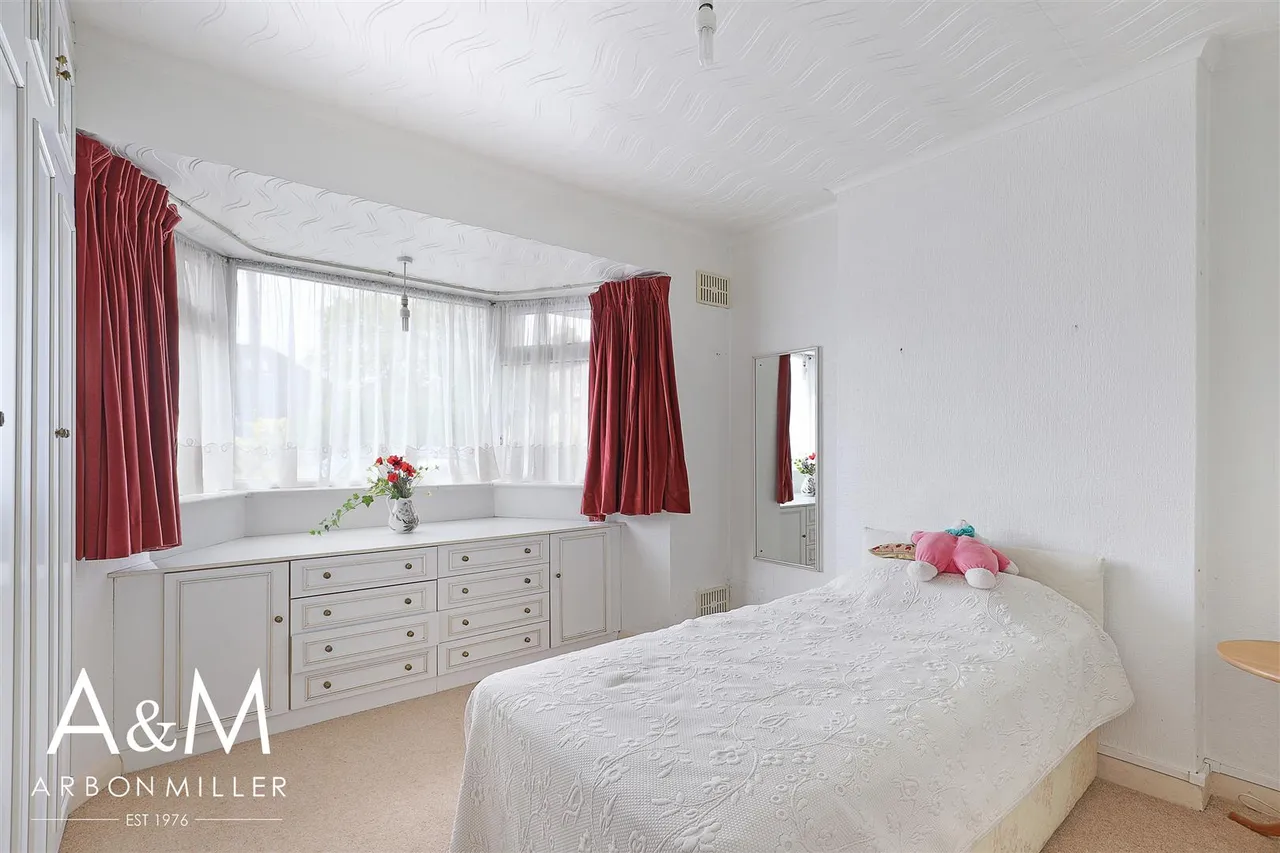 Meriden Close, Barkingside, Essex, Ilford, IG62HX, photo 11