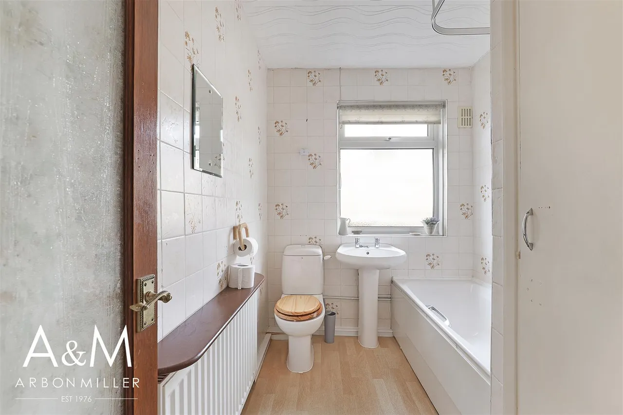 Meriden Close, Barkingside, Essex, Ilford, IG62HX, photo 14