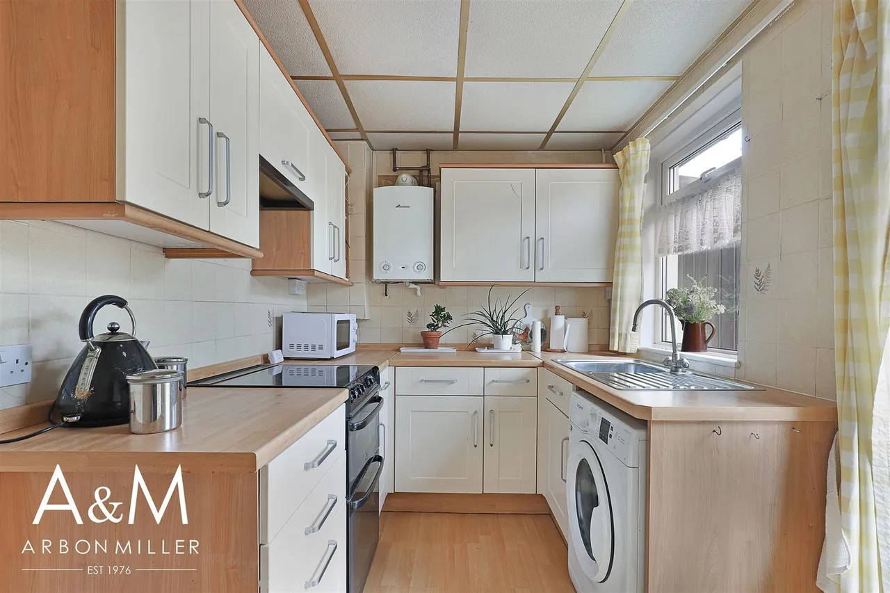 Meriden Close, Barkingside, Essex, Ilford, IG62HX, photo 7