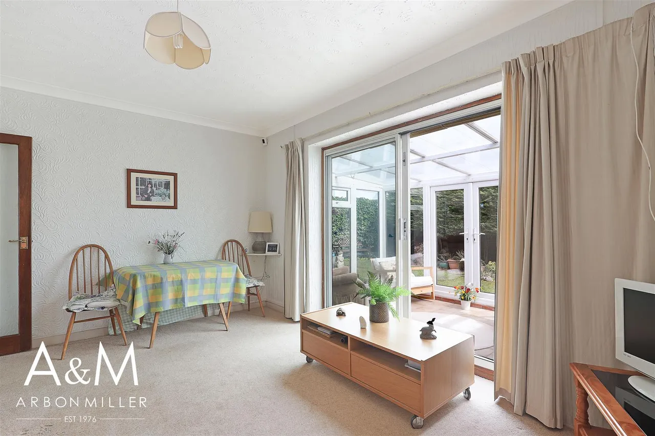 Meriden Close, Barkingside, Essex, Ilford, IG62HX, photo 4