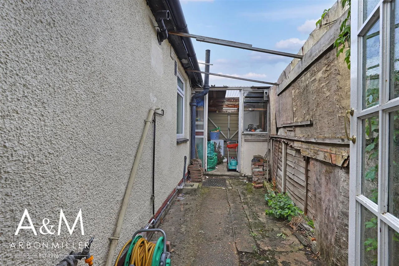 Meriden Close, Barkingside, Essex, Ilford, IG62HX, photo 20