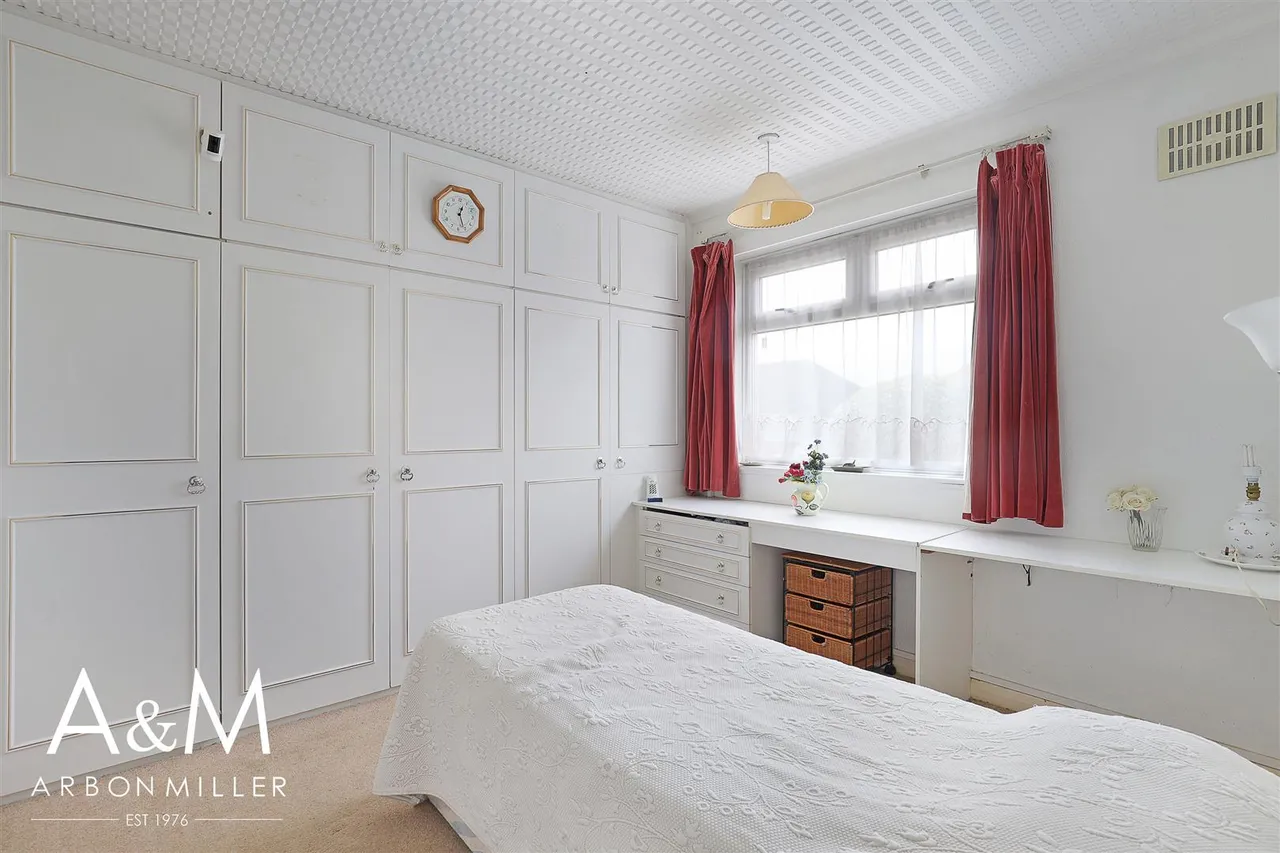 Meriden Close, Barkingside, Essex, Ilford, IG62HX, photo 13