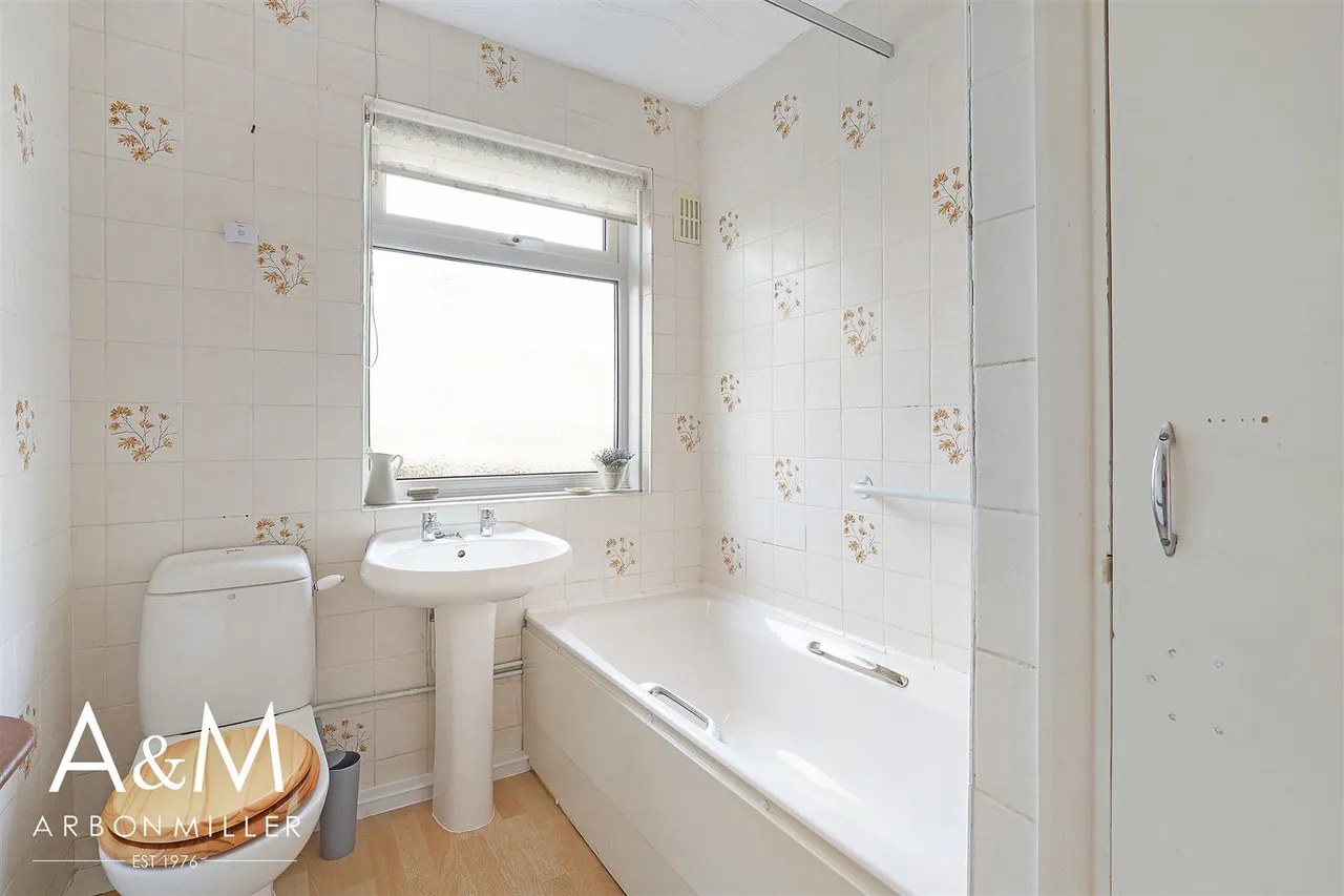 Meriden Close, Barkingside, Essex, Ilford, IG62HX, photo 15
