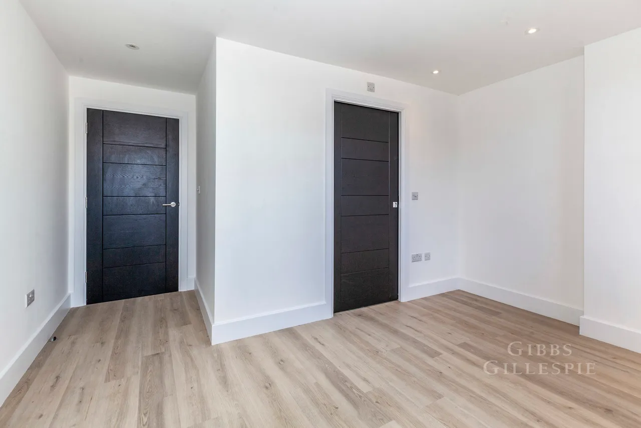 High Street, Uxbridge Fees Apply, UB8, photo 7
