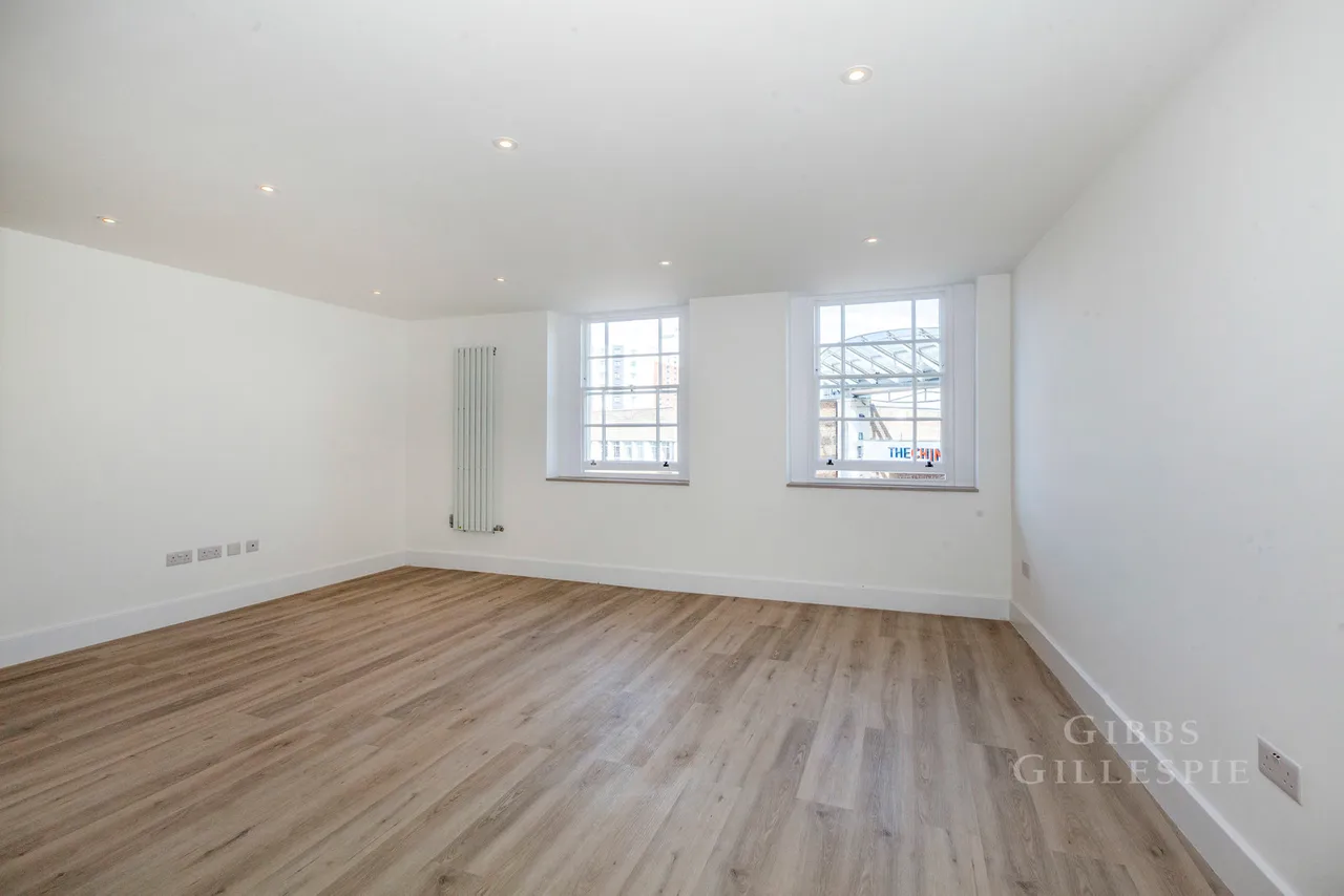 High Street, Uxbridge Fees Apply, UB8, photo 5