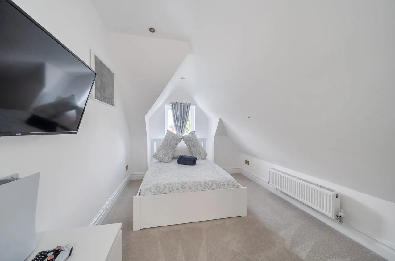 Elmsleigh Road, Farnborough, Hampshire, GU14 0ET, photo 13